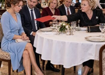 Пусть сама разберётся, — сказала Лидия Павловна с улыбкой.